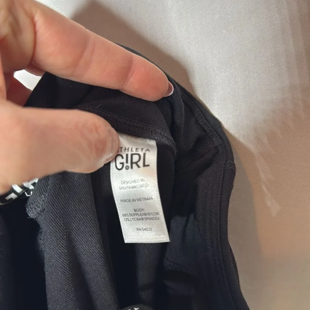 Athleta Girl Black “Stash‎ Your Treasure” Capri Leggings. Size Large/12.